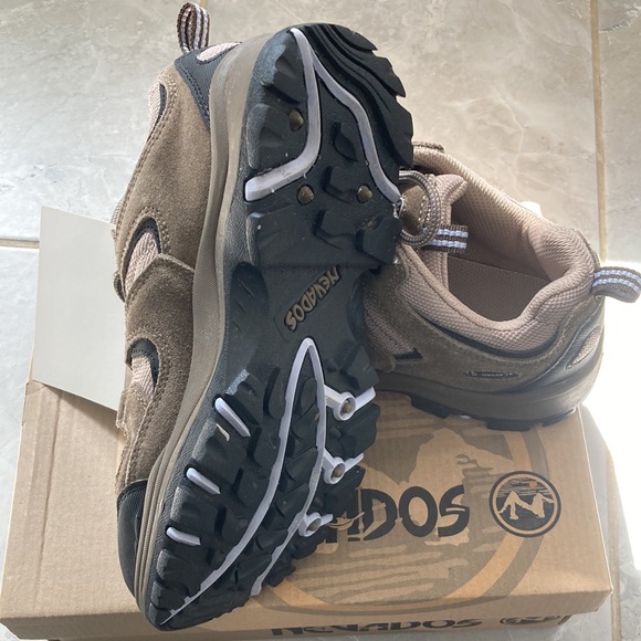 Women Hiking Shoes 7.5 - Picture 4 of 5